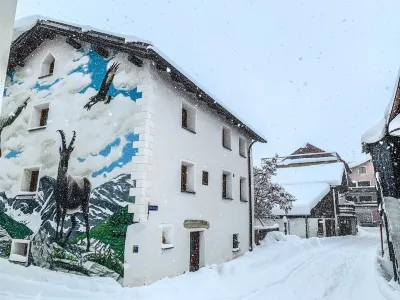 Vacation apartment with panoramic views of the Swiss mountains Hôtels à proximité de : Julier Passhöhe 2284 m.ü.M