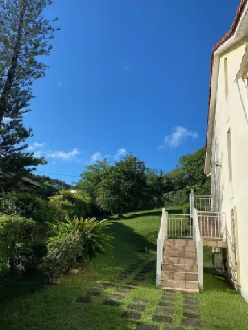 Joli Appartement Dans Résidence Avec Piscine, à 2 Minutes de la Plage โรงแรมใน