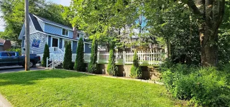 OOB family Beach House w/private yard and deck! Pet friendly, parking, 4/BR 2/BA Отели в г. Олд-Орчард-Бич