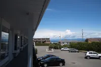 Ocean Crest Motel - Motels