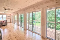 Entire home /Vintage  modern , new home, frontage on Lower Mason Pond Hotels in Belfast