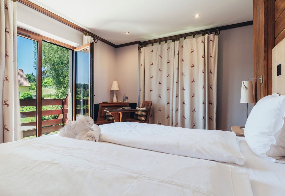 호텔 스파 에 레스토랑 오 샤셰르의 실내 수영장 및 스파 시설