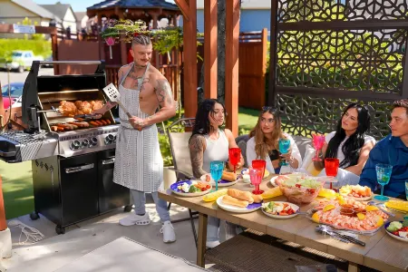 Illuminati Guest House Отели рядом с достопримечательностью «Парк штата Голдстрим»