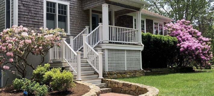 Sunny open house. Lrg Deck. Lndscpd 1 acre lot w stone patio. Hotels in Edgartown