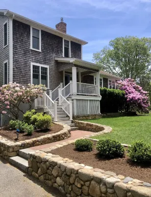 Sunny open house. Lrg Deck. Lndscpd 1 acre lot w stone patio. - ブティック