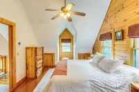 Spacious Wilmington Cabin: Walk to Lake - Parking