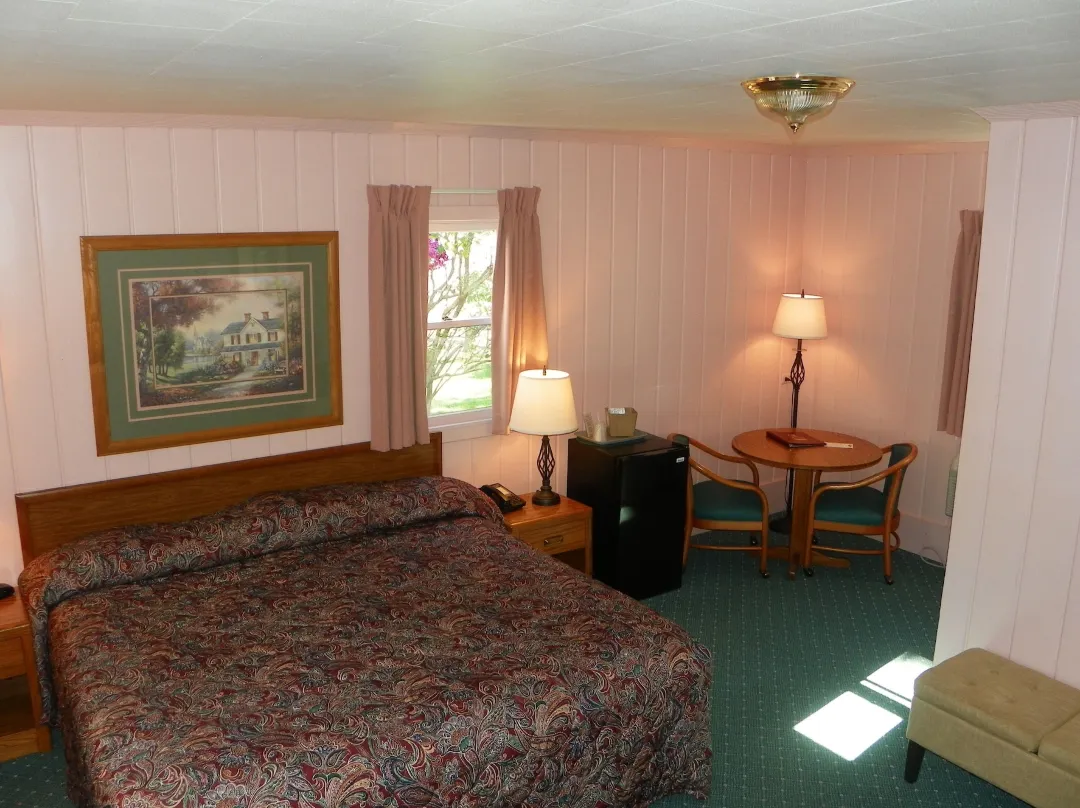 Rainbow Motel - Mackinaw City, MI