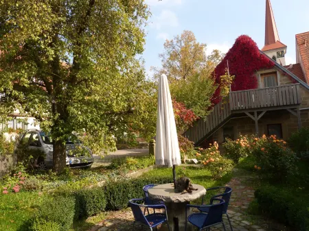 Landhotel Schwarzes Ross Отели в г. Креглинген