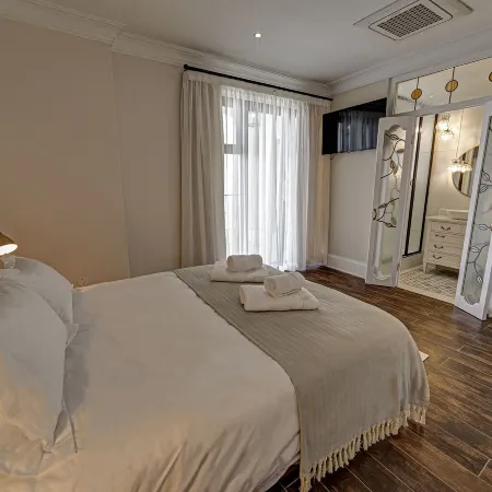 Lagoon Suites Guesthouse CC
