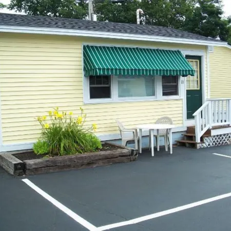 Drake's Island Resort & Cottages