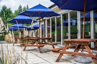 Harper's Steakhouse with Rooms, Haslemere Отели рядом с достопримечательностью «Old Thorns Golf Course»