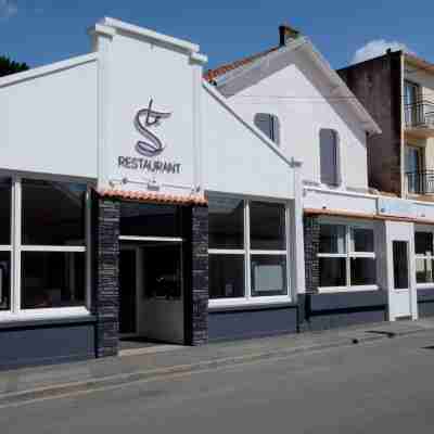Hôtel Le Petit Trianon -Restaurant le S Hotel Exterior