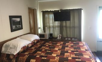 Evergreen Motel