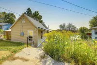 Waterfront Cottage w/ Dock & Views in Six Lakes! - Homestays
