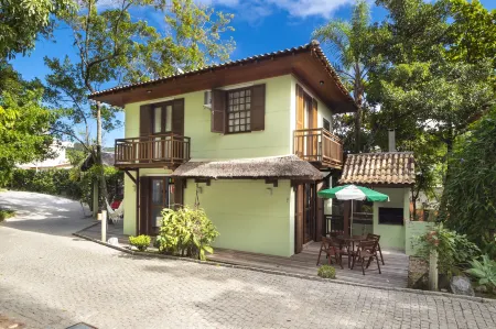 Dubai Bungalows Bombinhas Отели рядом с достопримечательностью «Lagoa Beach»