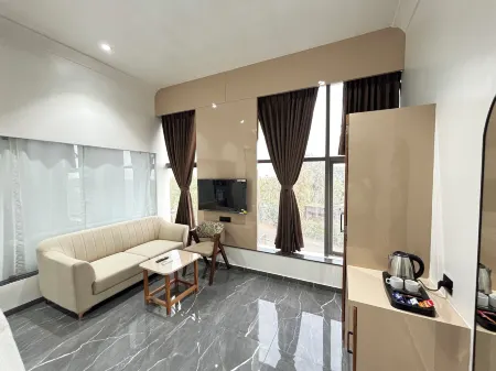 Hotel The Octave Отели рядом с достопримечательностью «Kargil Chowk memory»