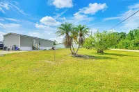 Pet-Friendly Punta Gorda Getaway with Fire Pit! Hotels near Punta Gorda Airport