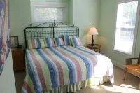 Captain's Cottage Suites - Parkplatz