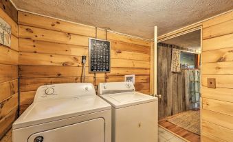 Getaway on Center Hill Lake w/ Decks & Water Views