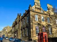 Castle Rock Hostel - Adults Only Hotels near Central Library