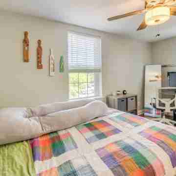 Convenient Arlington Condo about 4 Mi to National Mall Rooms