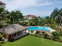 Las Palmeras Riki R - مسبح خاص