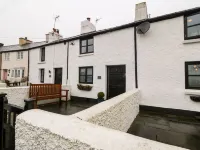 White Lilac Cottage Hotels in 