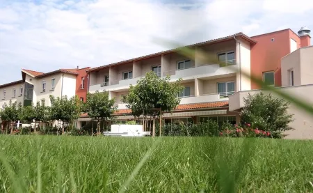 Hotel le Chatard Отели в г. Сен-Лоран-д'Оен