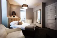 Le Pleasant Hôtel & Café Hotels in Sutton