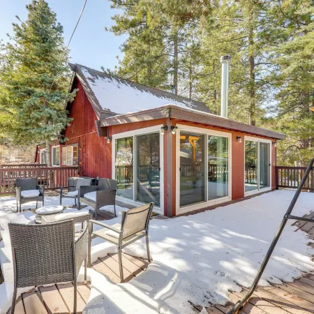 Wraparound Deck & Grill: Wrightwood Cabin Near PCT