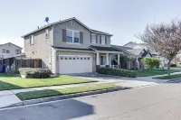 Spacious Turlock Home ~ 1 Mi to University! - Homestays