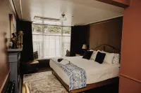 The Brooks Hotel Restaurant and Lounge Hotels in Wallace