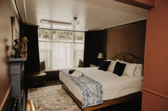 The Brooks Hotel Restaurant and Lounge