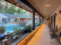 Sunshine Lodge Inn - Pools