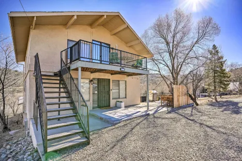 Close to Hiking and Dtwn Mtn-View Prescott Home!