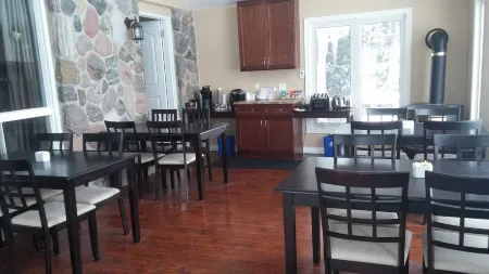 Peninsula Motel Отели в г. Юг Брюс Пенинсула