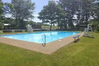 Lisle Apt: Fireplace & Stained Glass Windows! - Pools