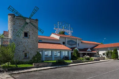 Logis Hôtel le Moulin des Gardelles 리옴 호텔