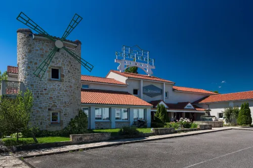 Logis Hôtel le Moulin des Gardelles Hotels in Châtel-Guyon