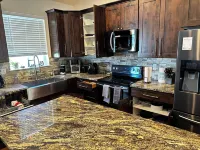 Mountain & City Getaway: 6BR, 2 Kitchens, 3 Bathrm