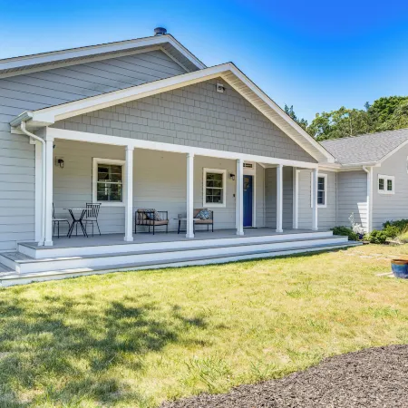 Distinctive Hamptons Home w/ Pool Near Bay, Ocean