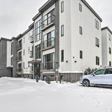 Traverse City Condo Half Mi to Front Street!