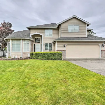 Spacious Kent Home Great for Large Families!