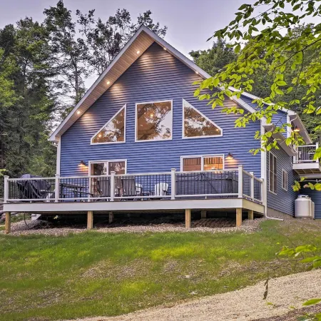 Hot Tub, Grill & Mtn Views! Benezette Cabin