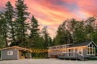 Eureka Tiny Home w/ Hot Tub & Community Beach! - parking