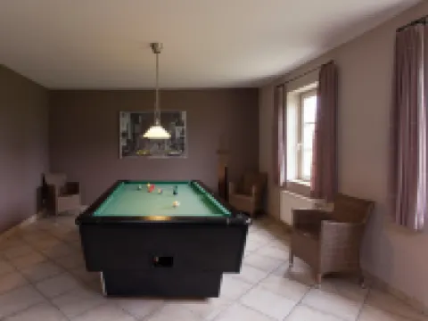 Peer Villa with Garden Hoteles en Peer