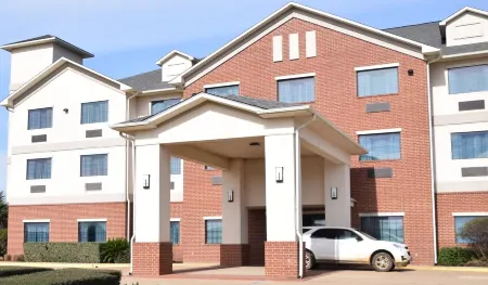 Franklin Inn and Suites Отели в г. Робертсон