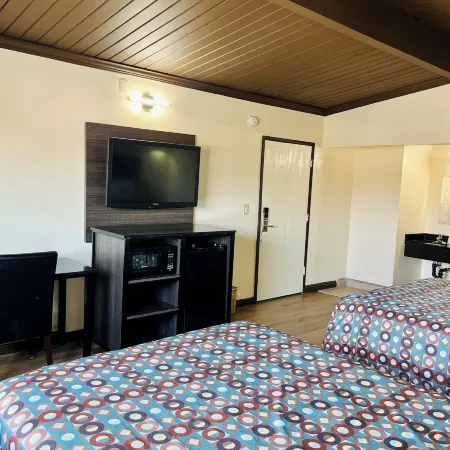 Del Aire Inn