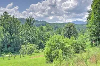 Charming 'Fox Den' Cabin in Whittier w/ Hot Tub! Hotels in Dillsboro