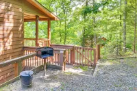 Charming 'Fox Den' Cabin in Whittier w/ Hot Tub!